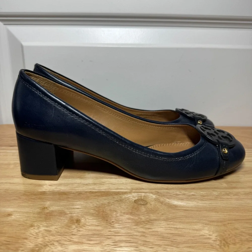 Tory Burch Navy Blue Leather Block Heel Logo Medallion Pumps 57985 Womens 8M